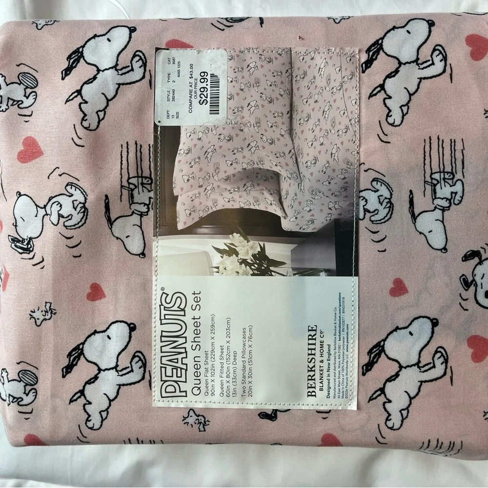 Peanuts Snoopy Queen Sheet Set in Pink and White - Picture 2 of 3